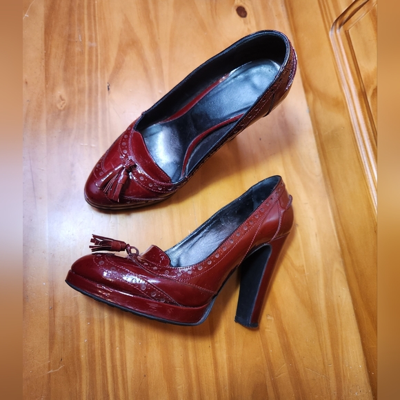 Tassled Patent Leather Spectator Pumps 💜 - Picture 4 of 12